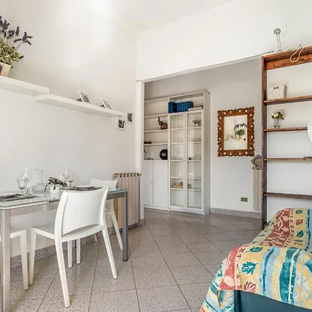 Guesthost - Da Bianca & Functional Flat Apartment